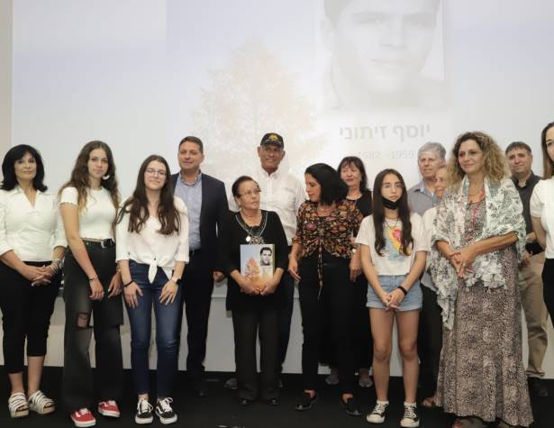 משתתפי הטקס בתמונה משותפת משתתפי הטקס בתמונה משותפת