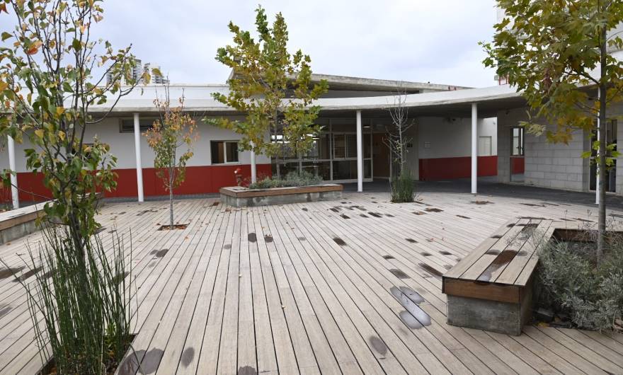 קביעת מזוזה בית לחיים. צילום: חורחה נובומינסקי: 6 מתוך 9 קביעת מזוזה בית לחיים. צילום: חורחה נובומינסקי: 6 מתוך 9