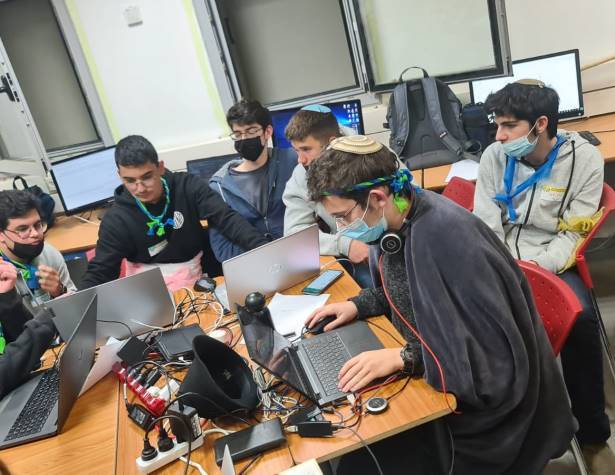 בקרוב סיבים אופטיים במבני ציבור ובתי ספר בעיר בקרוב סיבים אופטיים במבני ציבור ובתי ספר בעיר