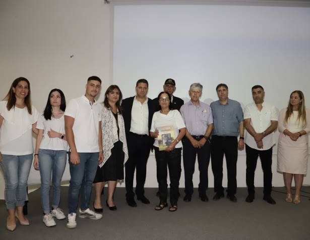 משתתפי הטקס. צילום: פז בר משתתפי הטקס. צילום: פז בר