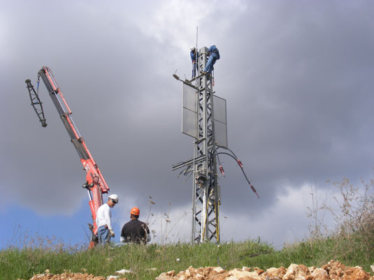 פירוק עמוד החשמל בכניסה לעיר