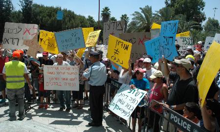 מאבק תושבי העיר נגד נתיב נחיתת המטוסים