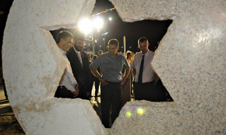 הצגת הדבר הבא: תמונה 8 מתוך 10