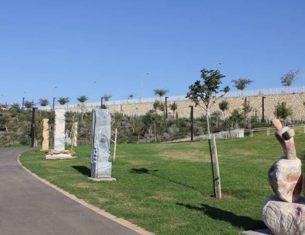 שדרת הפסלים בפארק ענבה