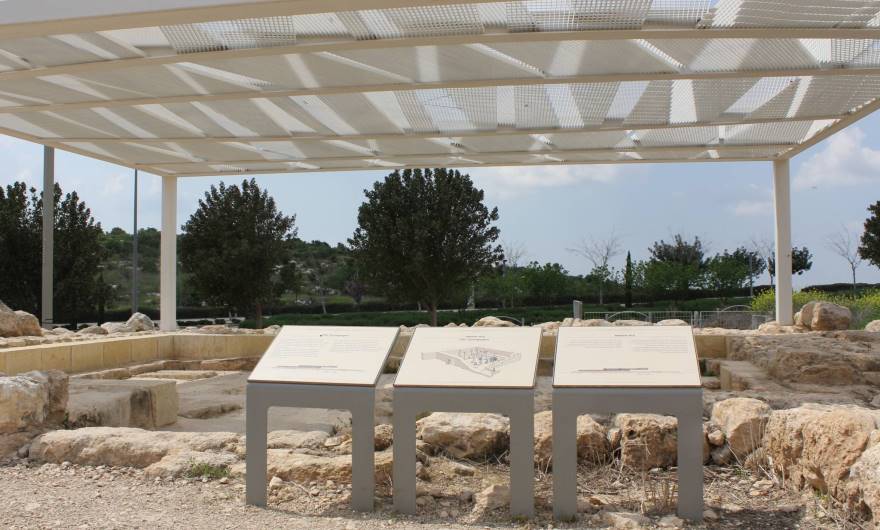 סיור מצולם באתר הארכיאולוגי: בית-הכנסת הקדום	