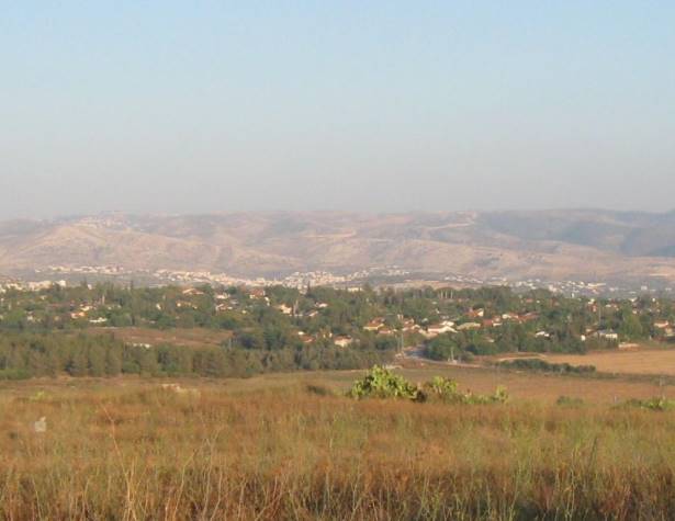 הנוף הנשקף מזרחה אל הרי-ירושלים והרי בית-אל 
