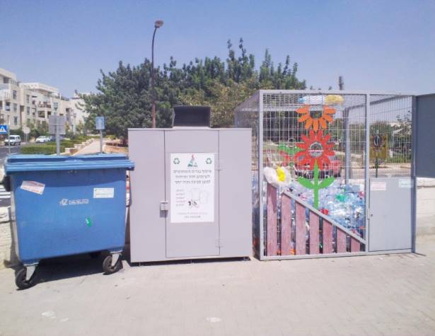 מיכל איסוף ומיחזור בגדים