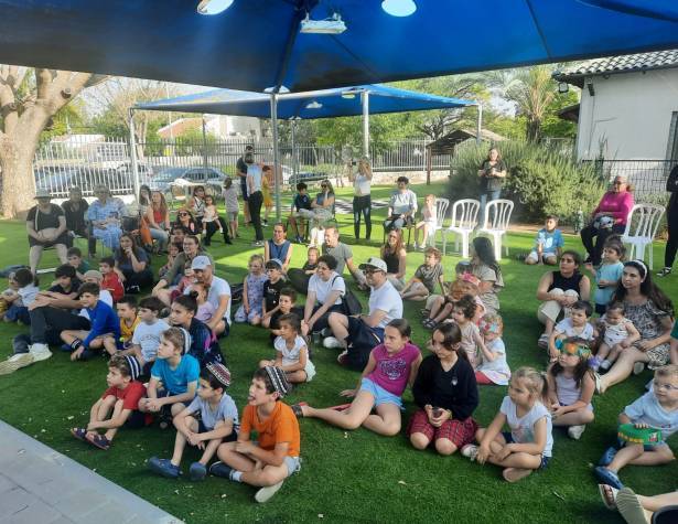 העולים החדשים חוגגים את חג השבועות העולים החדשים חוגגים את חג השבועות