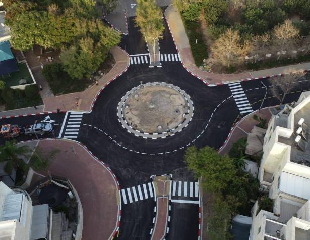מעגל התנועה במפגש הרחובות עמק האלה ואליהו הנביא מעגל התנועה במפגש הרחובות עמק האלה ואליהו הנביא