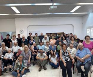 מצדיעים לשורדות ושורדי השואה 