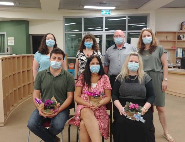 צוות השופטים, צוות הספרייה ונציגי רוטרי צוות השופטים, צוות הספרייה ונציגי רוטרי