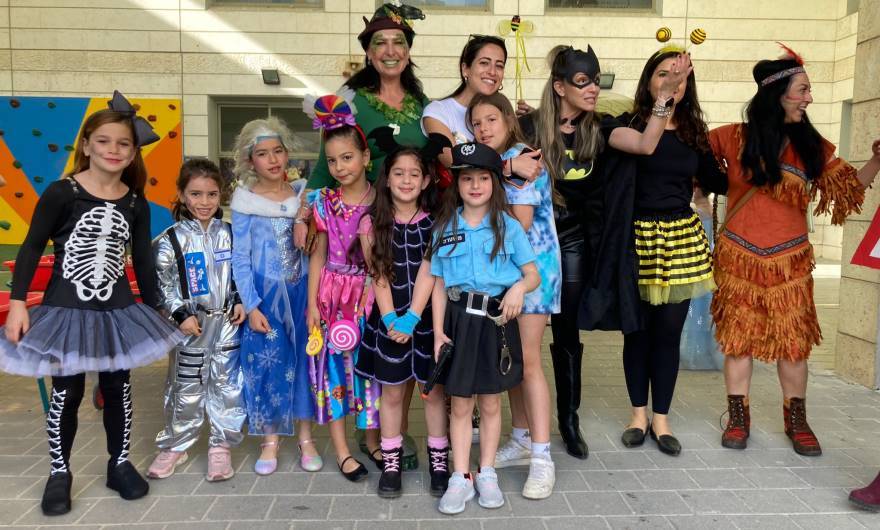 פורים תשפ''ג בבתי הספר בעיר: פורים אבני חן פורים תשפ''ג בבתי הספר בעיר: פורים אבני חן