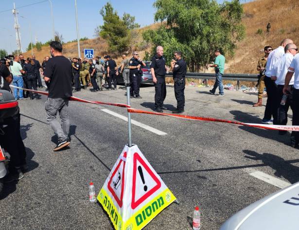 פיגוע דריסה בסמוך למחסום מכבים פיגוע דריסה בסמוך למחסום מכבים