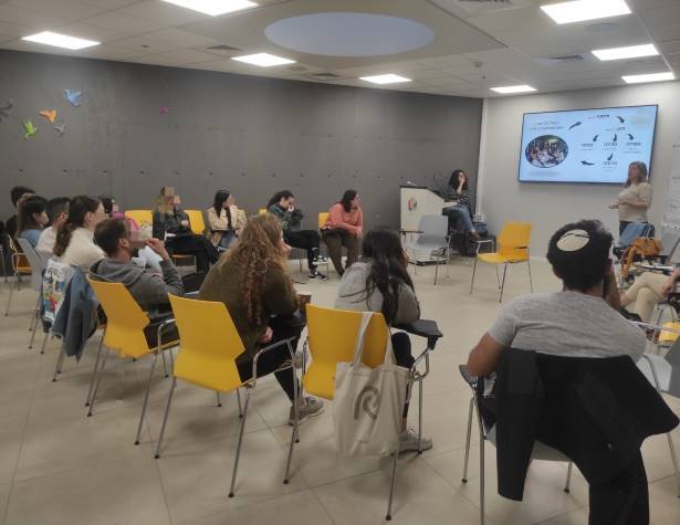 הרצאה במרכז הצעירים הרצאה במרכז הצעירים