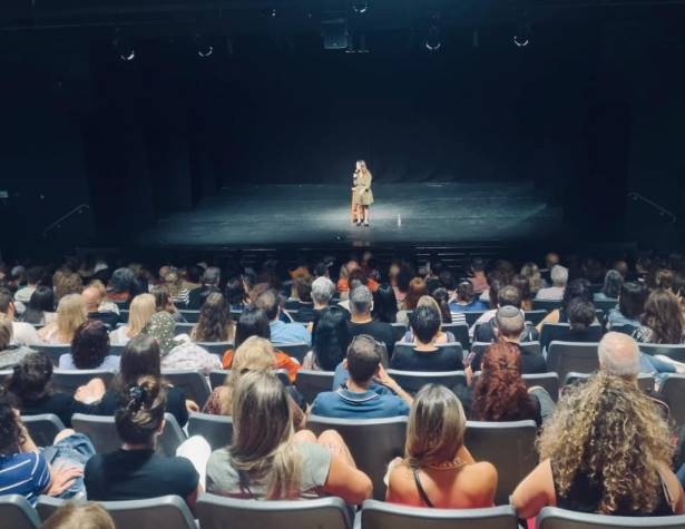 אורנה בנאי בבית הגאה אורנה בנאי בבית הגאה