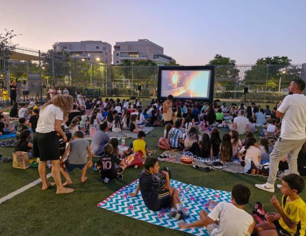 רואים סרט שכונתי רואים סרט שכונתי