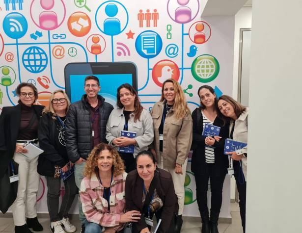 צוות בית הספר היובל במוקד 105 צוות בית הספר היובל במוקד 105