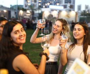 חוגגים 30 לעיר בפסטיבל היין
