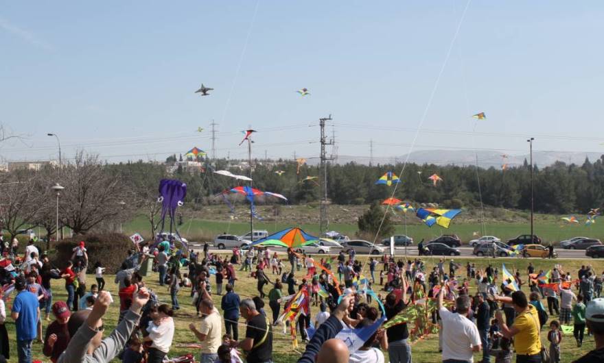 photo: Kite-flying in the Yitzhak Rabin Park