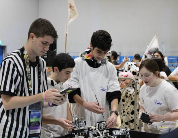 Competitors at Ironi Daled High school Competitors at Ironi Daled High school