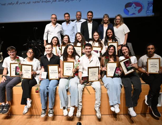 Outstanding Youth Volunteers Outstanding Youth Volunteers