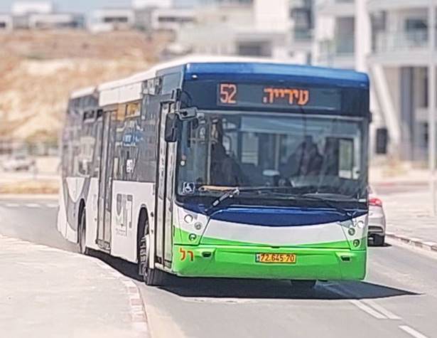 Bus line 52 In Moreshet neighborhood Bus line 52 In Moreshet neighborhood
