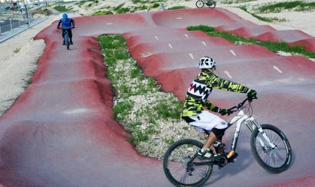 פארק אתגרי לאופניים בשדרות מנחם בגין