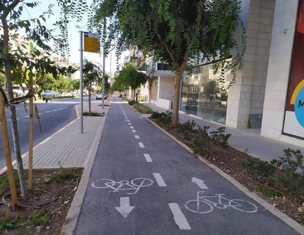 שביל אופניים ברחוב פיקוס שביל אופניים ברחוב פיקוס