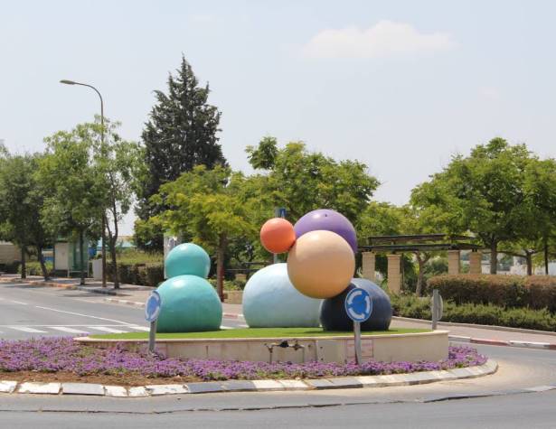 פסל אריה אלמוג