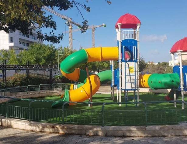 גינת משחקים ברחוב יונה הנביא 