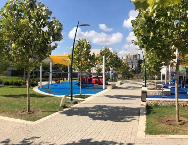 פארק ברחוב חסידה