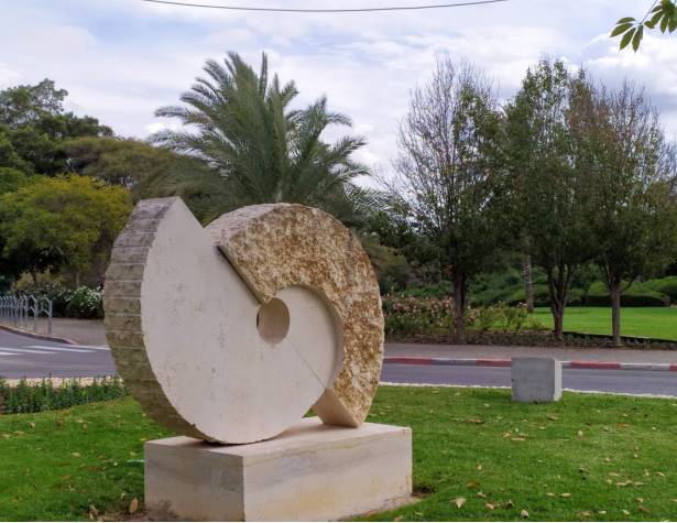 פסל של פרמינגר טניה