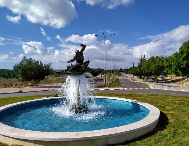 פסל של האמן דניאל סופר