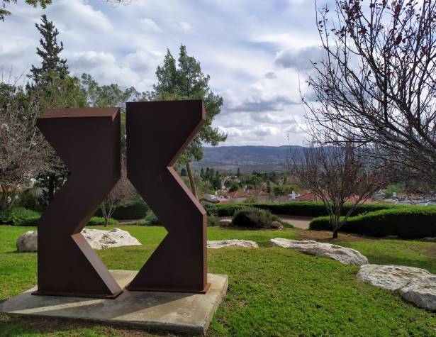 פסל של מרשה ראף