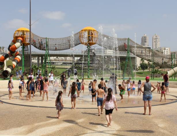 המזרקות בפארק ענבה תמונה להמחשה המזרקות בפארק ענבה תמונה להמחשה