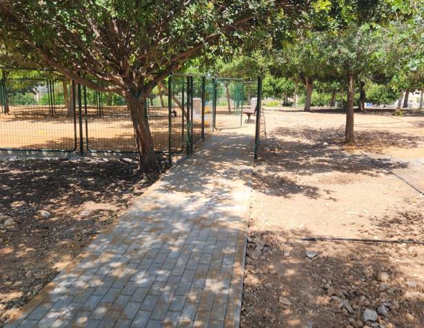 פארק כלבים בחטיבת הצנחנים