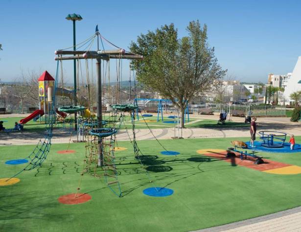 פארק החבלים ברחוב אלי כהן פארק החבלים ברחוב אלי כהן