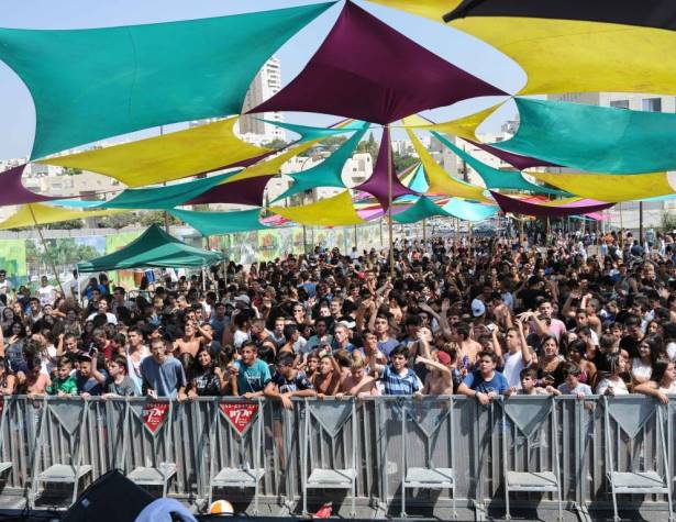 מסיבת קיץ לבני הנוער מסיבת קיץ לבני הנוער