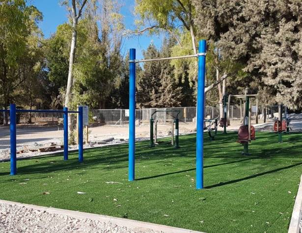 מתקני כושר בכניסה למכבים