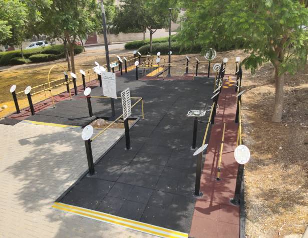 מתחם מתקנים לגיל השלישי