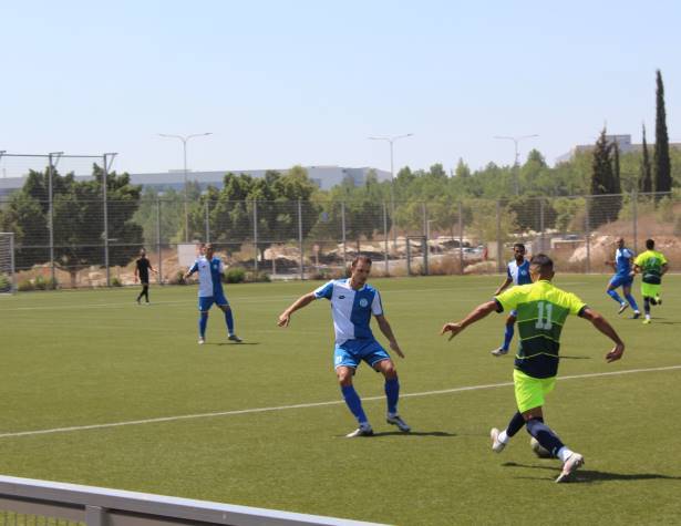 מגרש הכדורגל בעמק האלה