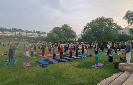 יוגה בפארק