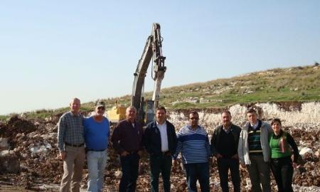 ראש העיר עם צוות מבקרים באתר הבנייה