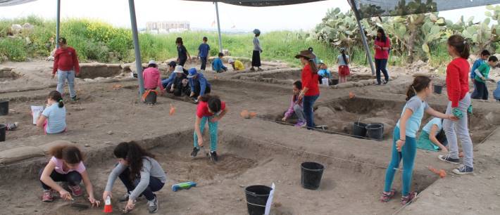 חפירות ארכיאולוגיות בגבעת התיתורה