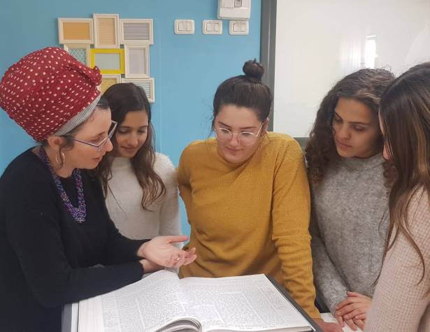 תיכון דתי אמי''ת בנות