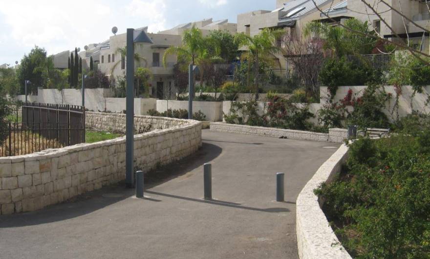 תמונות: הכניסה המזרחית לטיילת חוט-השני