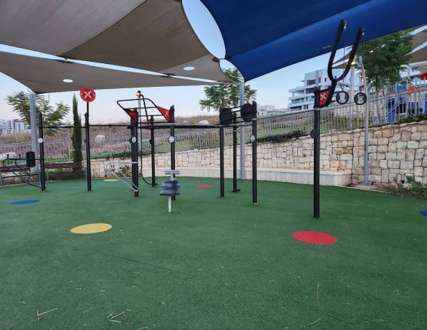 מתקני ספורט בטיילת נופים