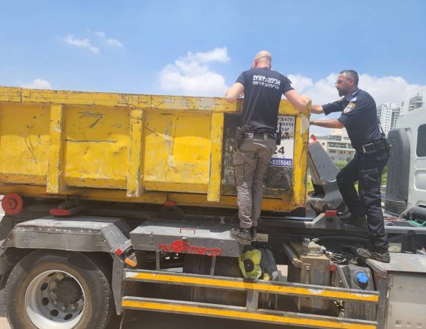 תפיסת משאיות משליכות פסולת במקומות אסורים
