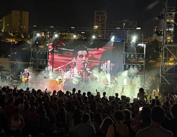 מופע סיום הקיץ - אביב גפון קרדיט צילום ברני ארדוב