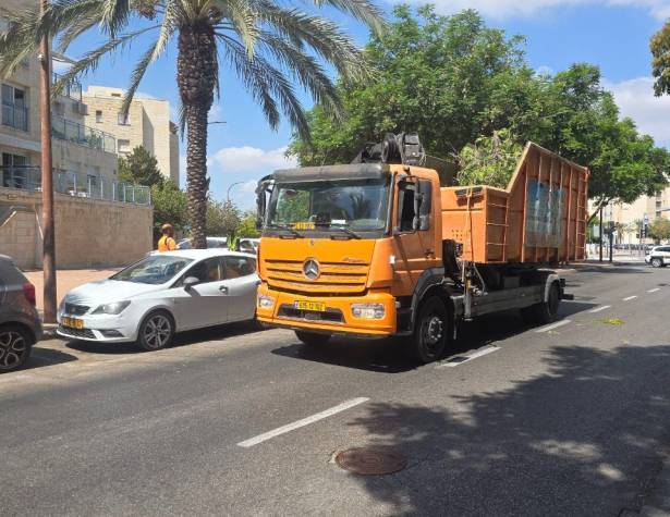 מנקים את העיר לקראת חגי תשרי